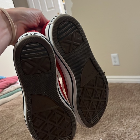 Red converse - Picture 5 of 5